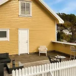 3 Bedroom Awesome In Hébergement de vacances *